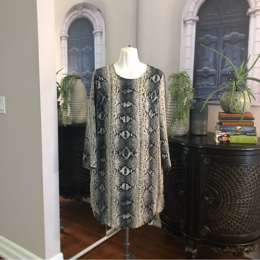Top shop snake dress 3 quarter sleeves size 12 grey and light grey